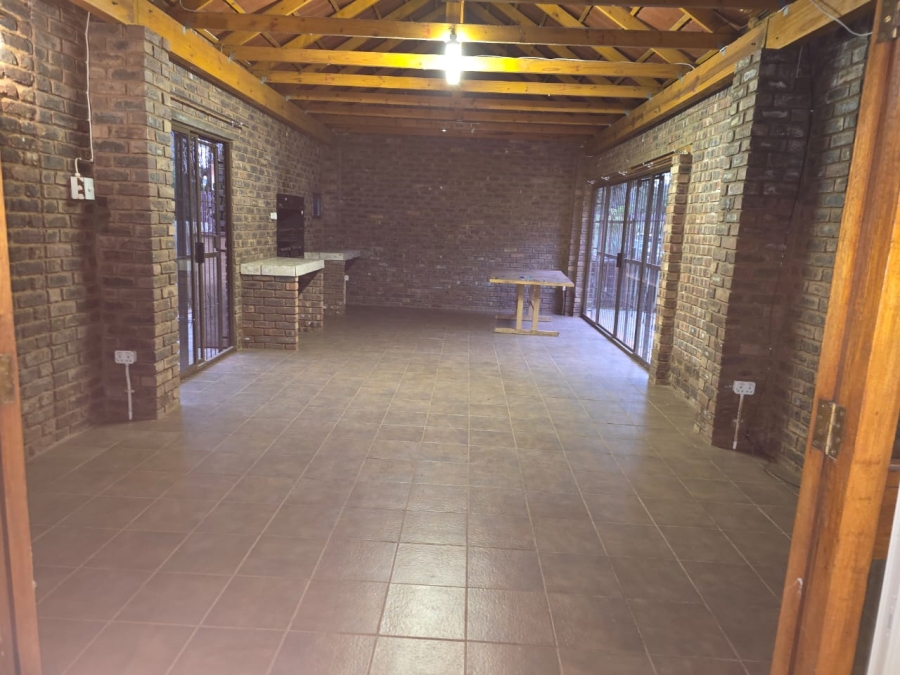 To Let 6 Bedroom Property for Rent in Kuruman Northern Cape